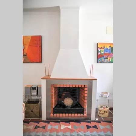 Casa Escadinhas * אריסרייה